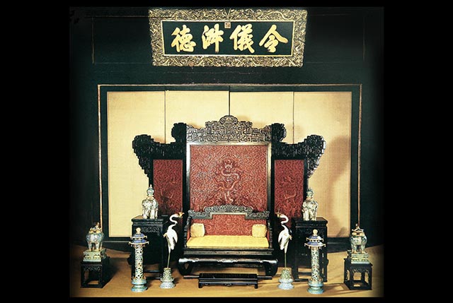 宮廷家具,從名字來(lái)看,顧名思義就是皇宮中使用的家具