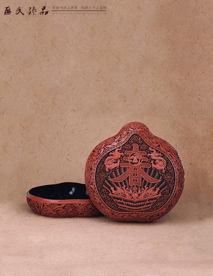 清乾隆 剔紅雙龍春壽桃形寶盒(區氏臻品)