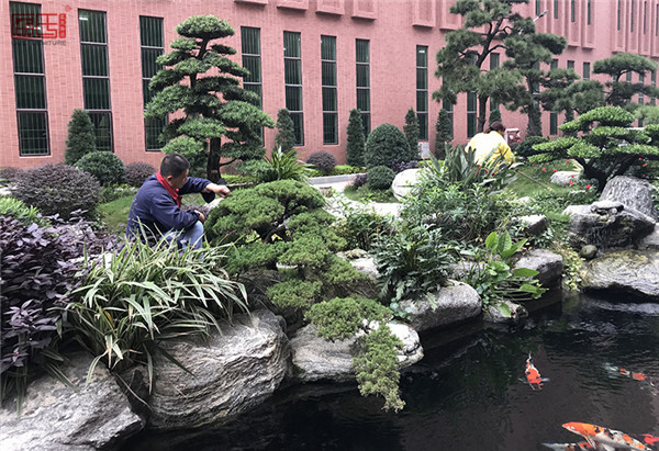 區氏臻品安全規范化生產打造現代紅木企業
